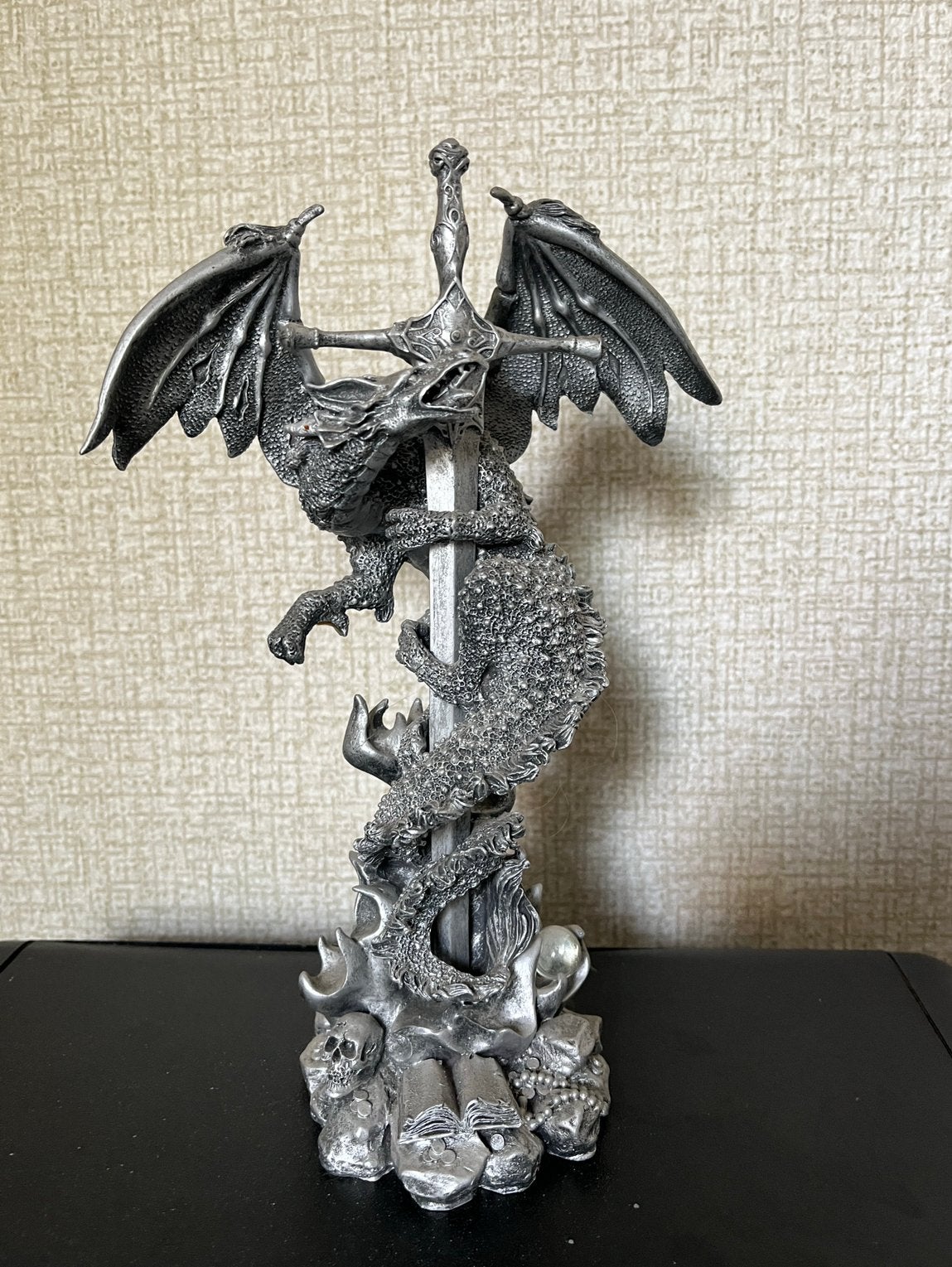 Draken beeldje met zwaard, 20 - 50 cm, Beeld, Composieten, Ophalen