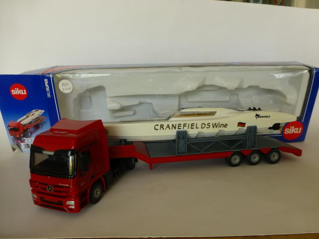 Siku 3936 Mercedes Actros trekker met dieplader + boot, Ophalen of Verzenden, Zo goed als nieuw, Bus of Vrachtwagen, SIKU