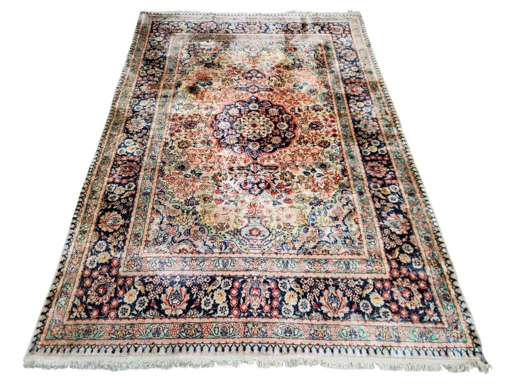 Handmade vintage oriental silk carpet medallion 140x200cm, Huis en Inrichting, Stoffering | Tapijten en Kleden, Gebruikt, 100 tot 150 cm