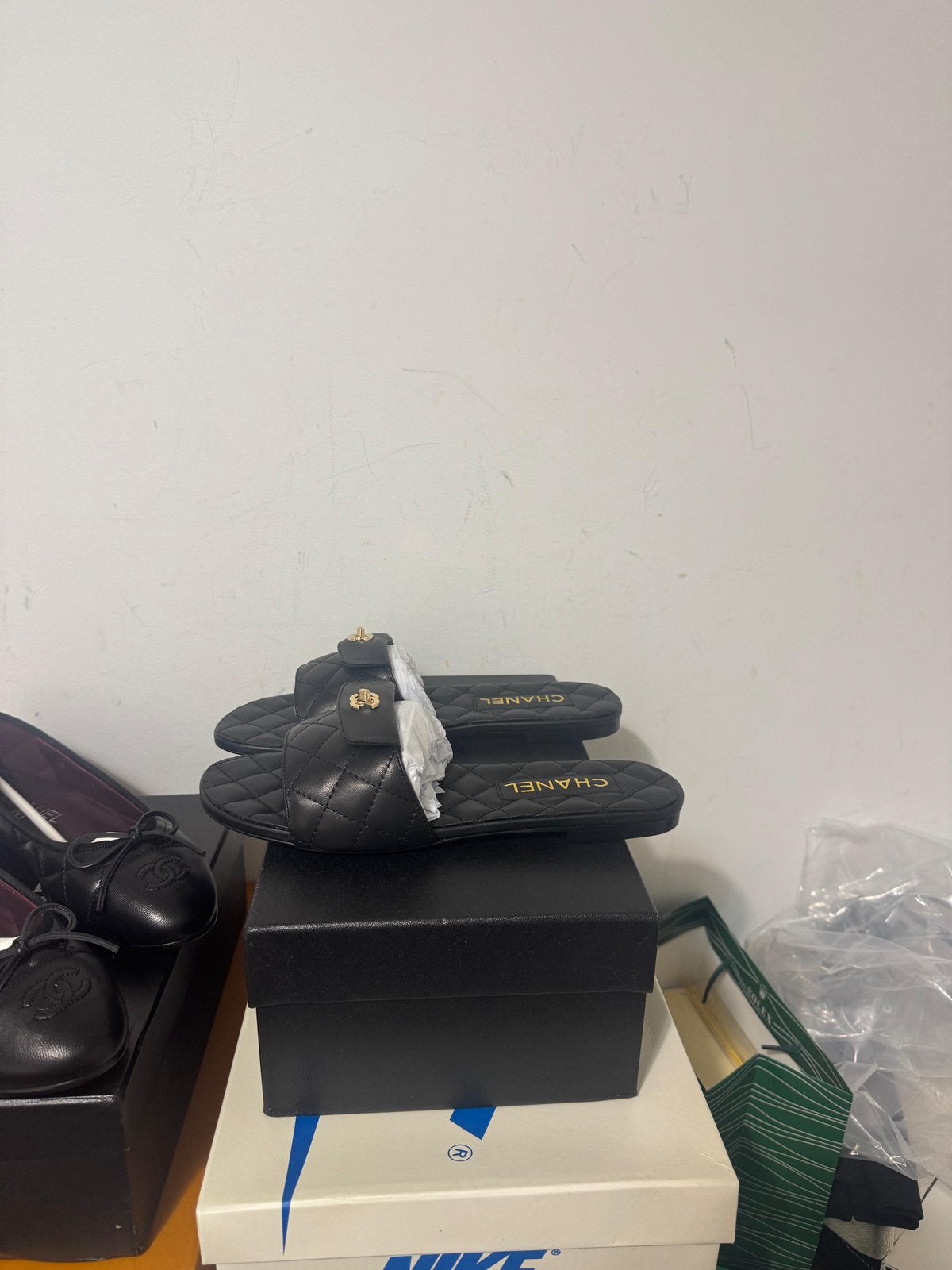 Chanel CC Turnlock Sandal zwart, Ophalen of Verzenden, Nieuw, Zwart