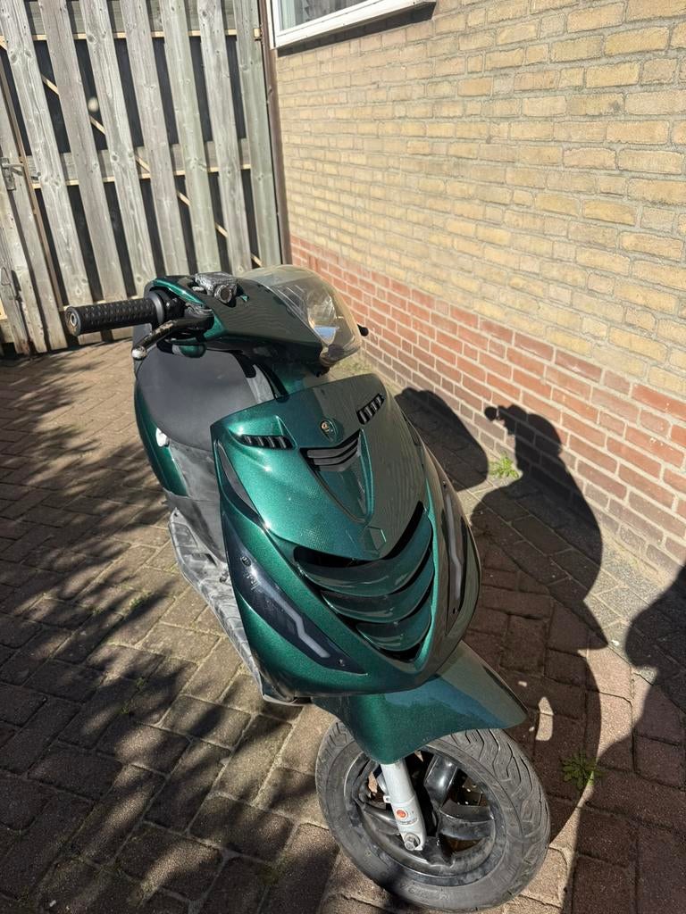 Zip 50cc 4 takt, Fietsen en Brommers, Scooters | Piaggio, Ophalen, Zo goed als nieuw, Benzine, Zip
