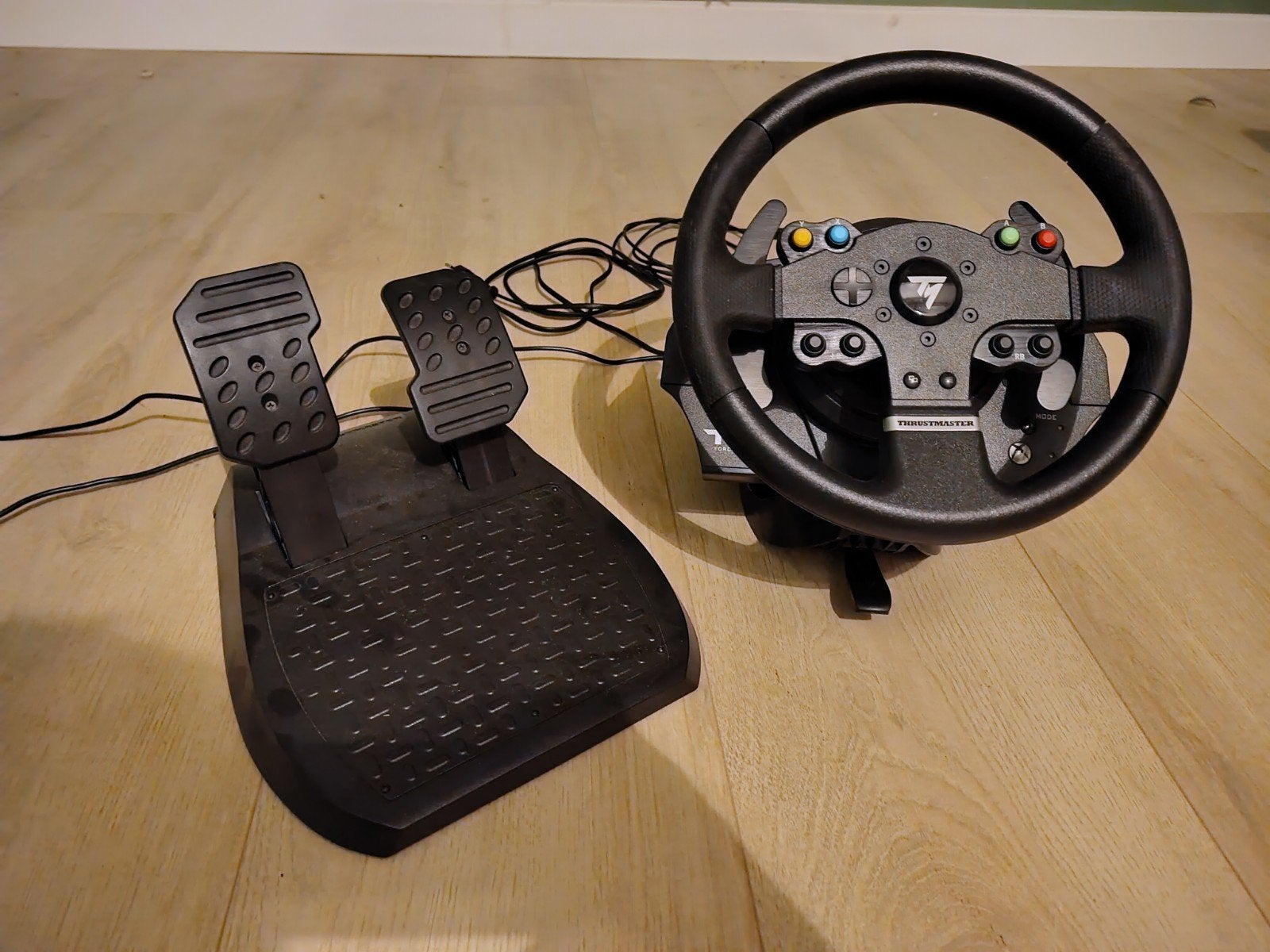 Thrustmaster TMX Force Feedback sim racing stuur met pedalen, Computers en Software, Ophalen of Verzenden, Zo goed als nieuw