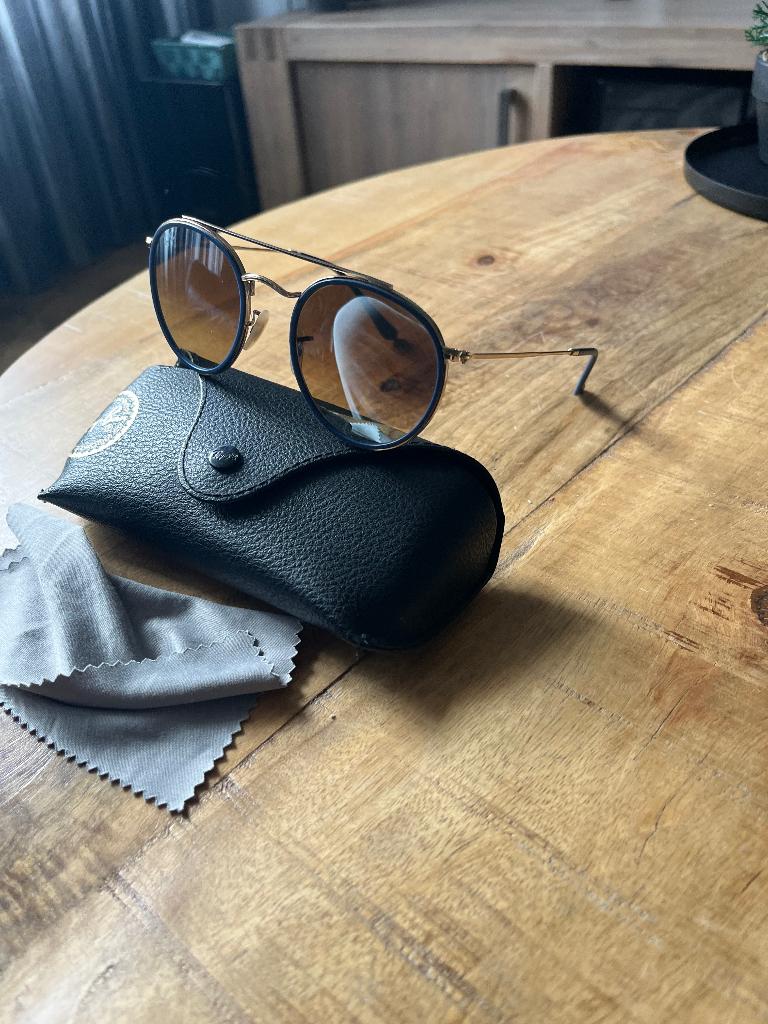 Rayban zonnebril, Sieraden, Tassen en Uiterlijk, Zonnebrillen en Brillen | Heren, Ophalen, Zo goed als nieuw, Blauw, Ray-Ban