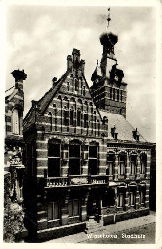 Winschoten, Stadhuis - gelopen, Verzamelen, Ansichtkaarten | Nederland, Ophalen of Verzenden, 1940 tot 1960, Gelopen, Groningen