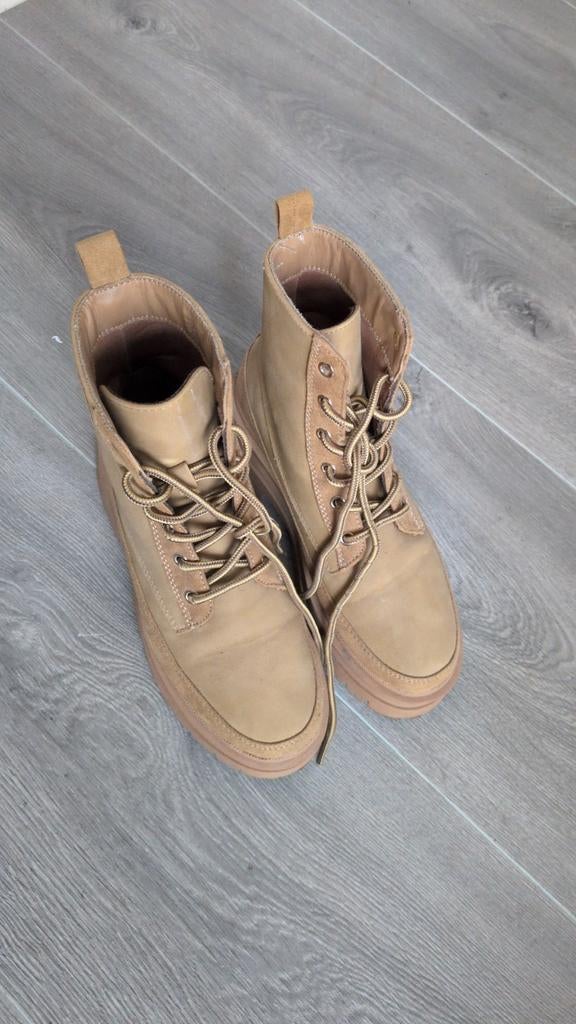Beige veterboots, Kleding | Dames, Schoenen, Ophalen of Verzenden, Beige