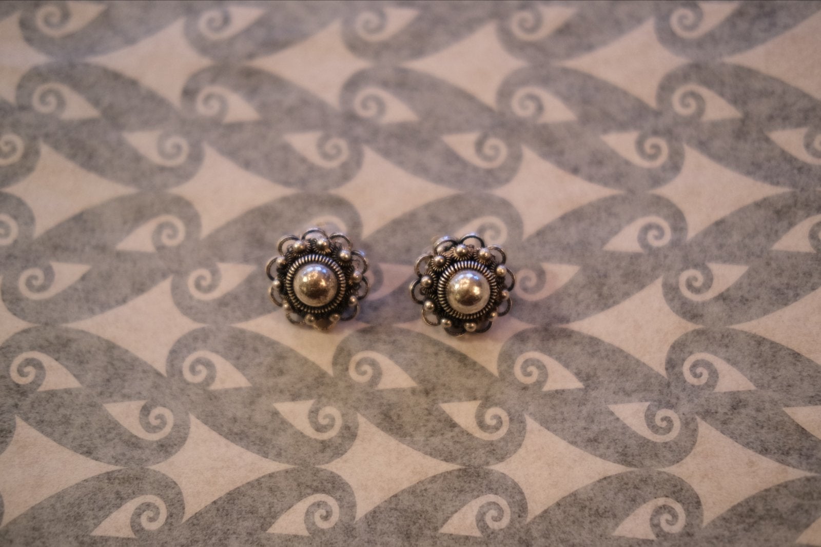 Antieke Zeeuwse knopen clip oorbellen - 22 mm diameter, Overige materialen, Gebruikt, Ophalen of Verzenden, Knopjes of Stekers
