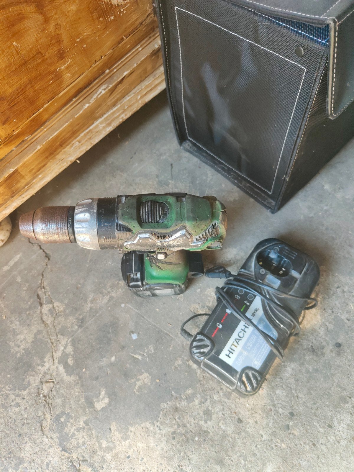 Gebruikte Hitachi Boormachine met Lader, Ophalen of Verzenden, Gebruikt, Minder dan 400 watt, Boormachine