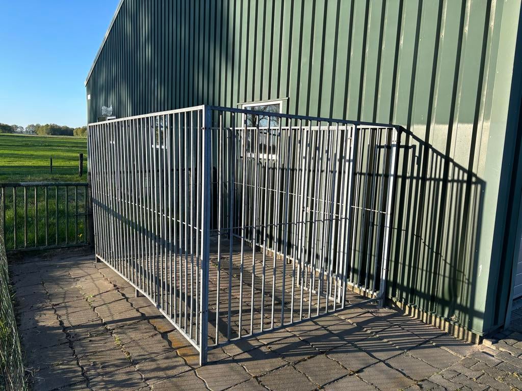 Honden kennel, Ophalen, Zo goed als nieuw