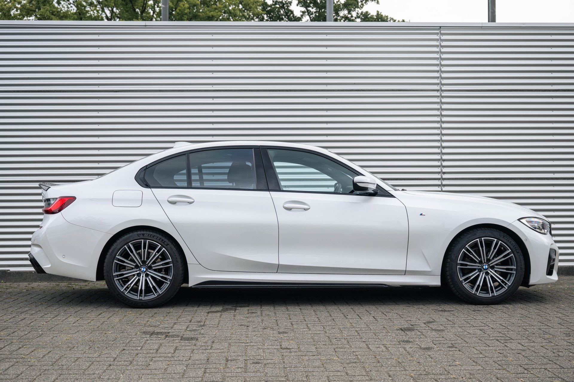 BMW 3 Serie 320i High Executive M Sport Automaat / Schuif-ka, Automaat, Achterwielaandrijving, Gebruikt, 4 cilinders