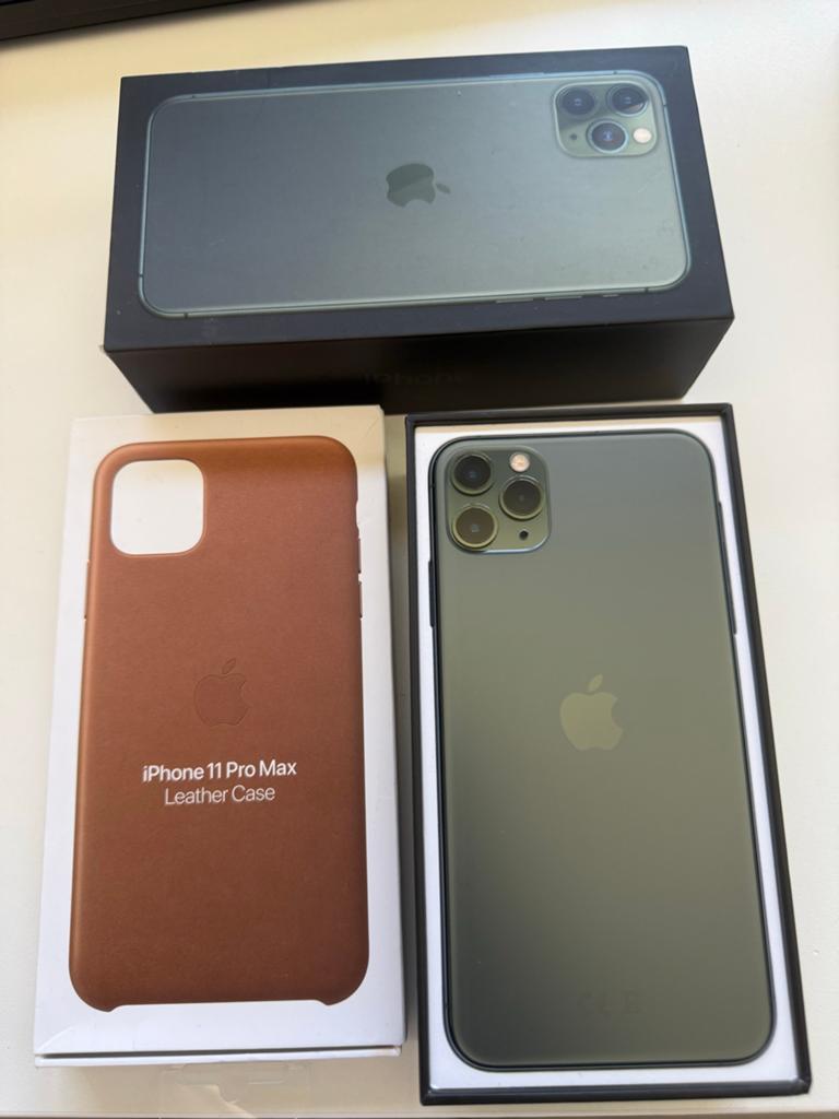 iPhone 11 Pro Max 256GB met Apple leren hoes (70% batterij), Telecommunicatie, Mobiele telefoons | Apple iPhone, 256 GB, Ophalen of Verzenden