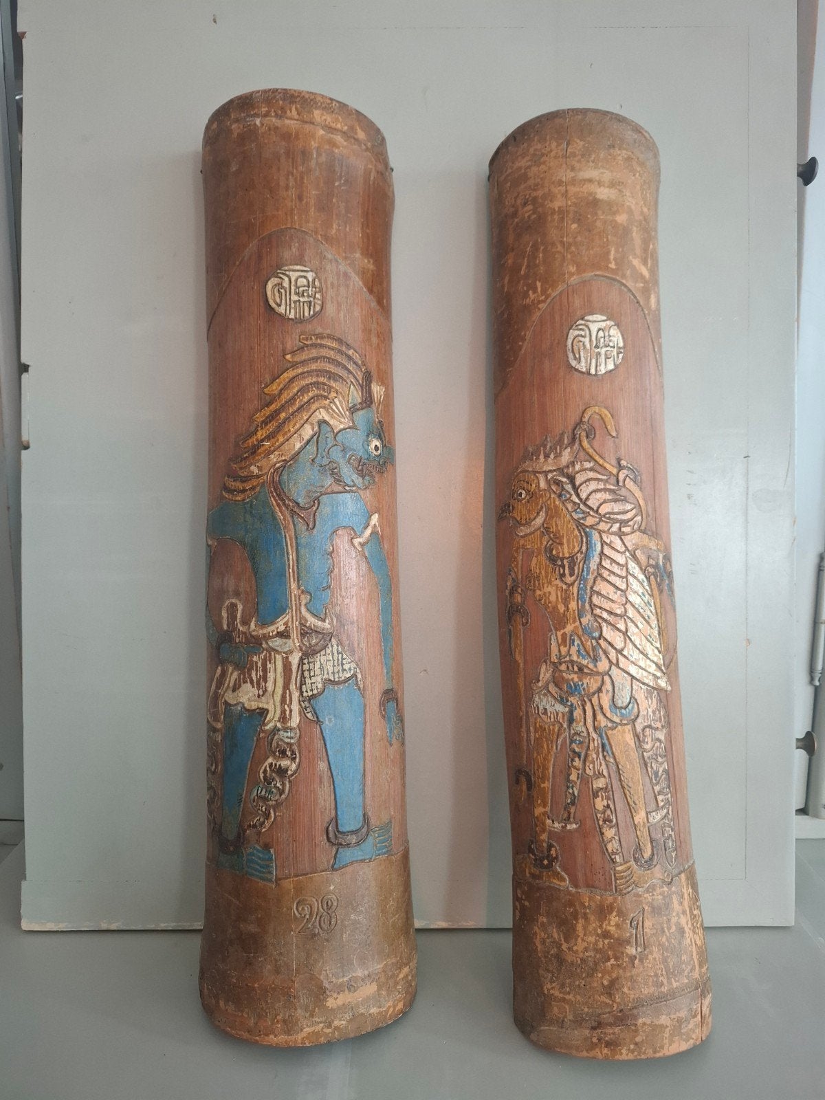 Twee antieke Balinese Indonesische bamboe kokers, Antiek en Kunst, Gesneden, Natuurlijk materiaal, Overige typen, Ophalen of Verzenden