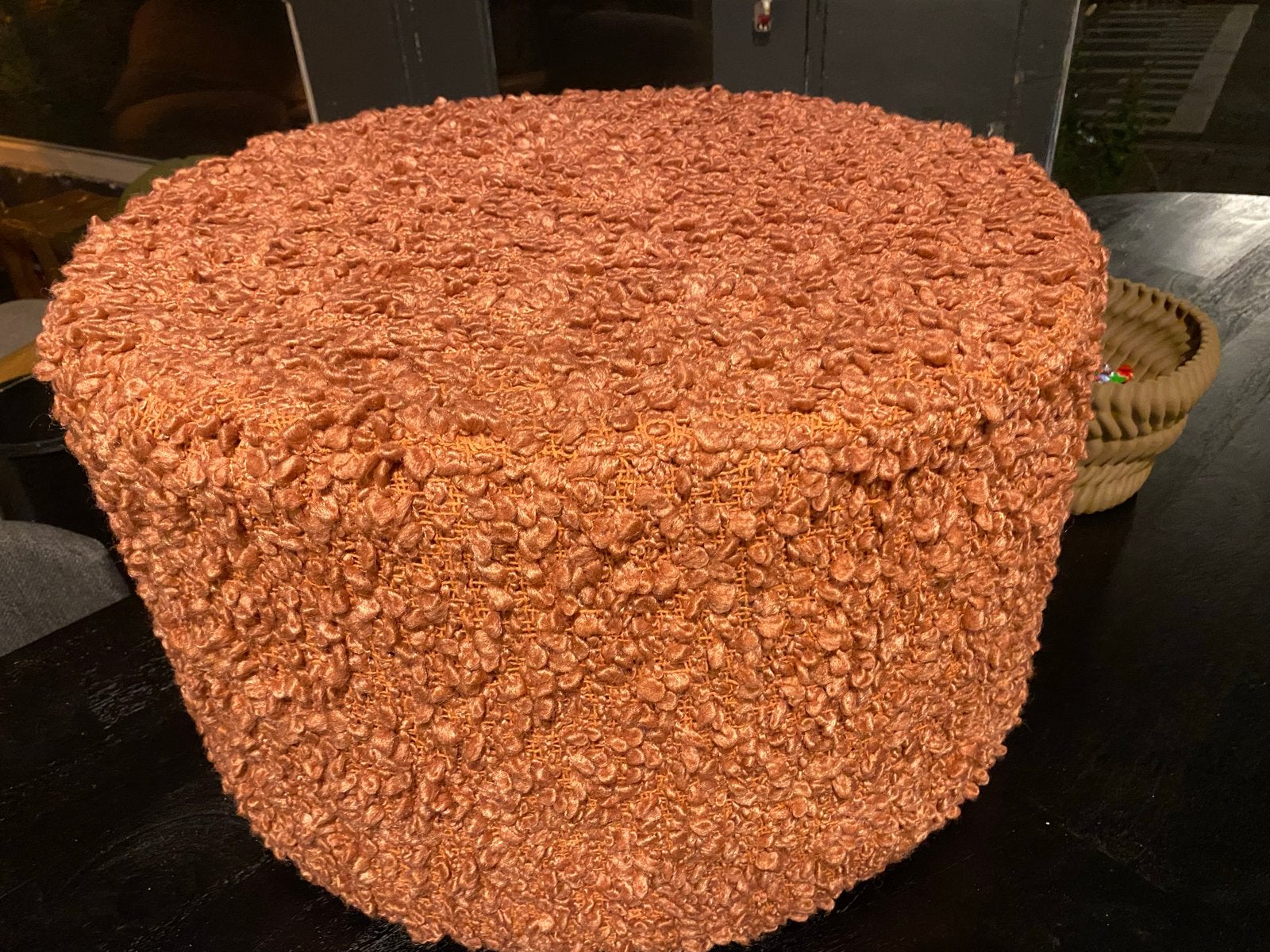 Oranje / roze poef met textuur 60cm grove bouclé stof