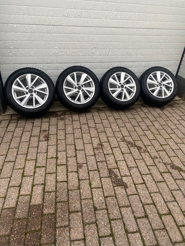 Winterbanden met originele Audi Q2 velgen, Auto-onderdelen, Ophalen, Banden en Velgen, 17 inch, Winterbanden