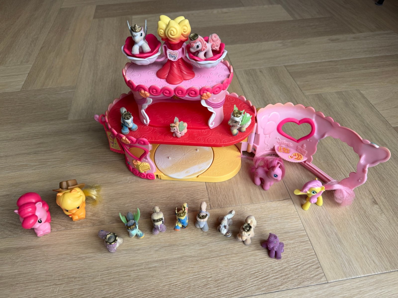 My little Pony, kasteel/carrousel set met my little ponys, Ophalen of Verzenden, Gebruikt