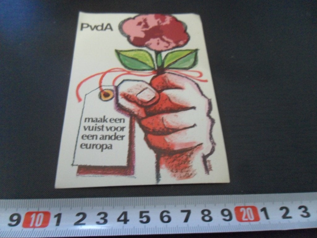 sticker Politiek PvdA maak een vuist voor een ander europa, Ophalen, Zo goed als nieuw