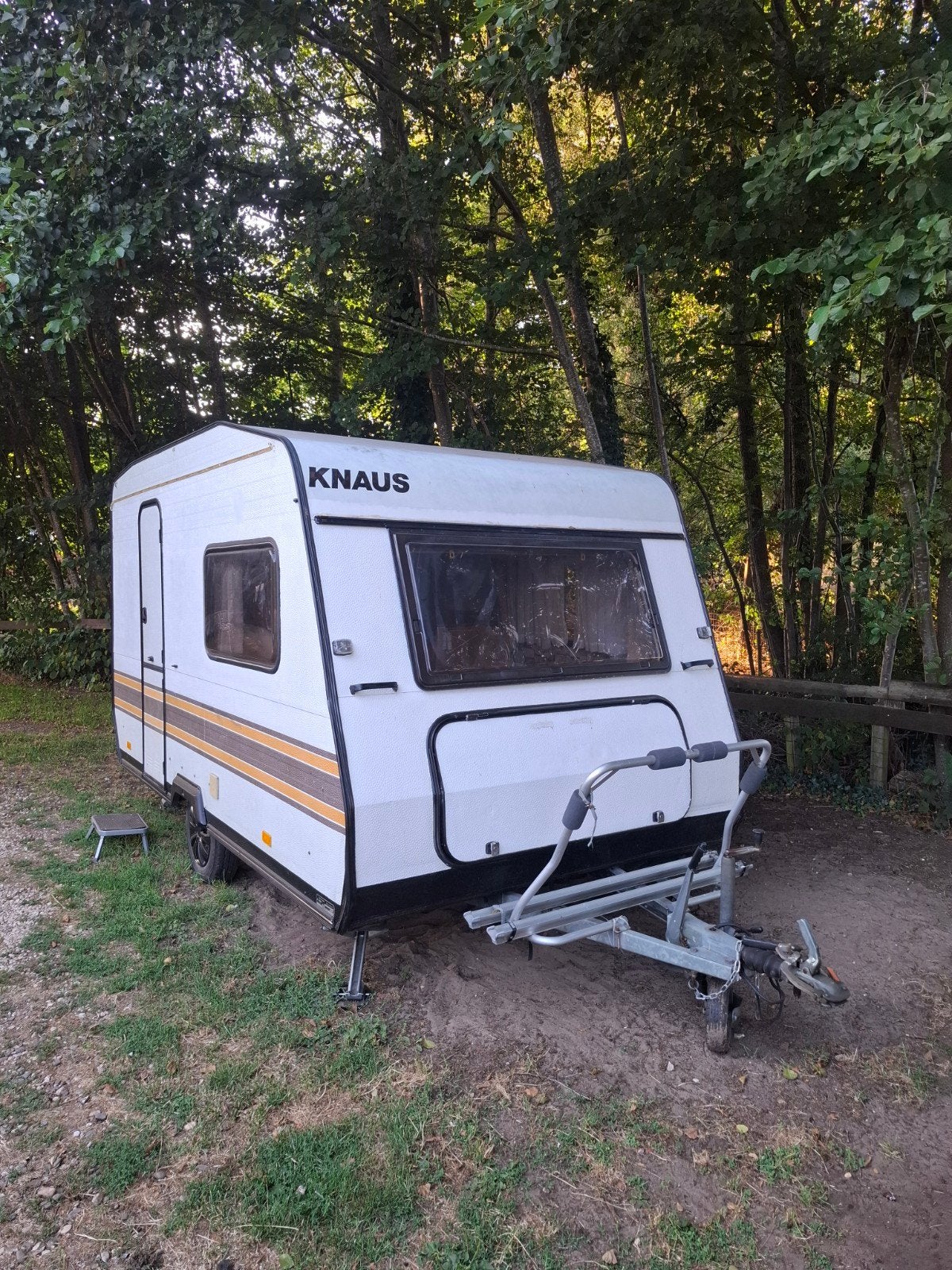 Knaus Suedwind 330 te koop, Treinzit, 750 - 1000 kg, Particulier, Knaus