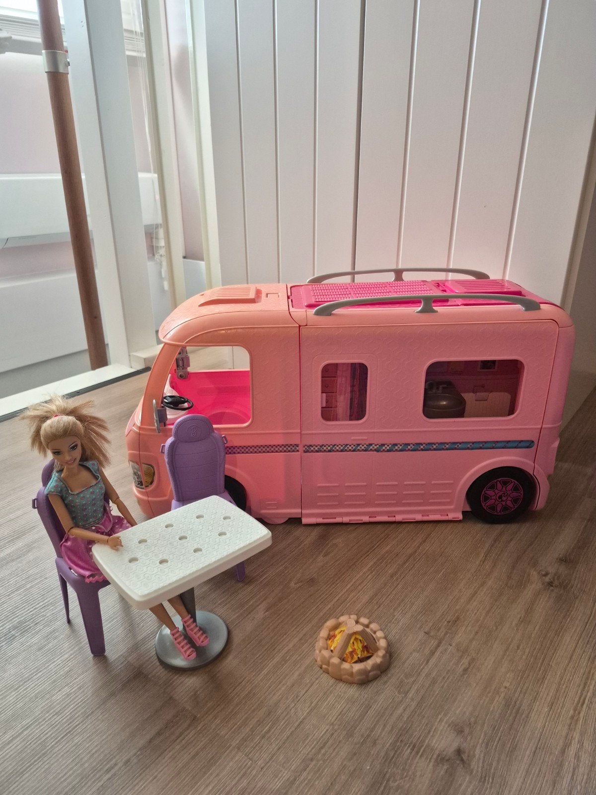 Grote Barbie set met camper, auto, 10 barbies en acces, Kinderen en Baby's, Ophalen of Verzenden, Gebruikt, Barbie