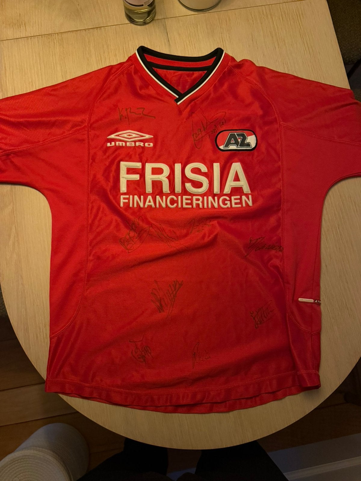 AZ shirt 2001/2002 met handtekeningen., Maat M, Ophalen of Verzenden, Zo goed als nieuw, Shirt