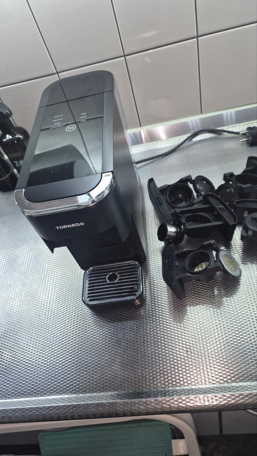 Tornado 5-in-1 Koffiezetapparaat - Nespresso, Dolce Gusto, Ophalen, Afneembaar waterreservoir, Gebruikt, Koffiemachine