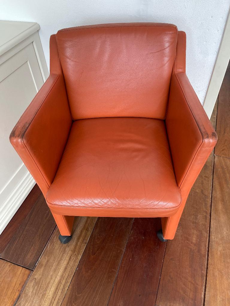Twee stoelen  Rolf Benz oranje leder met wielen, Gebruikt, Twee, Overige kleuren, Leer