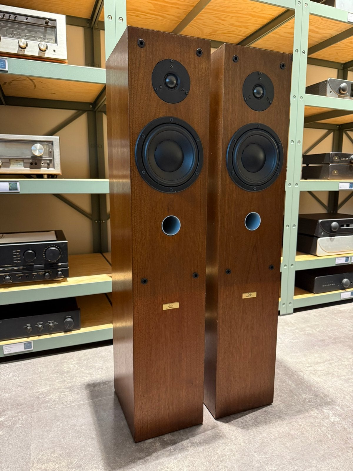Etude Demeter, zeer muzikaal, nieuwstaat en garantie, Vloerstaande luidspreker, Contact@vintageaudiobreda.nl, 120 tot 150 watt