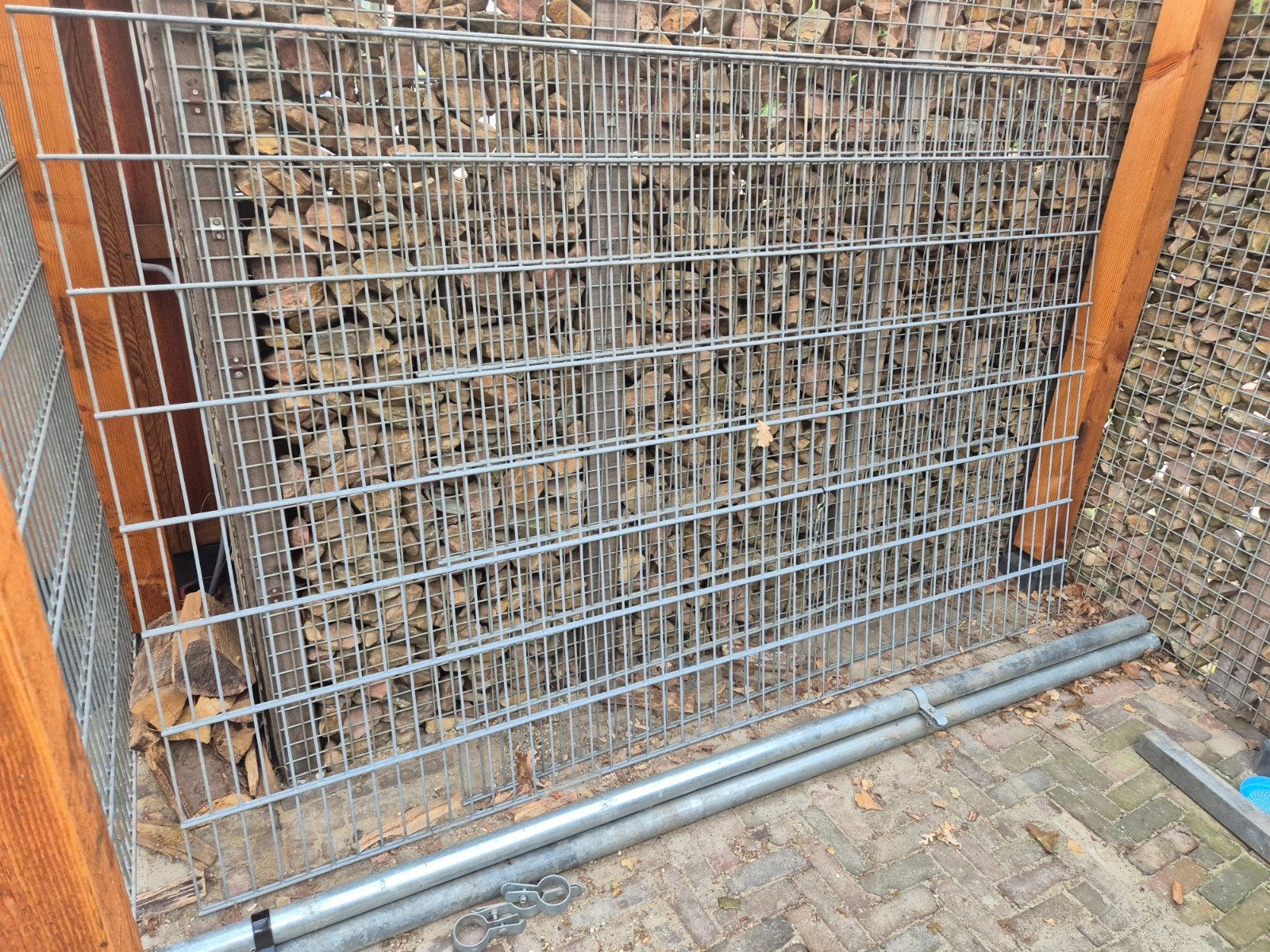 Degelijk hekwerk 160cm hoog, 2 delen (250cm en 175cm)+3 pal, Ophalen, Gebruikt, IJzer, Dubbelstaafmat hekwerk