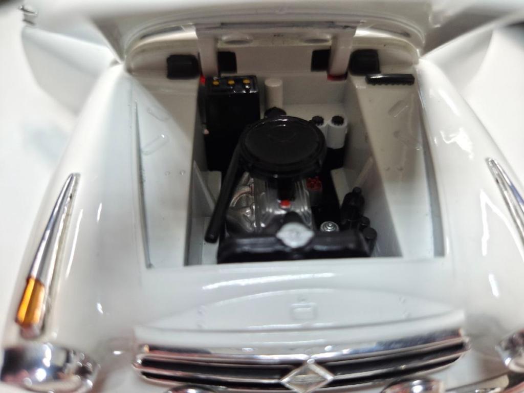 Revell Borgward Isabella 1/18 Diecast Modelauto, Ophalen of Verzenden, Zo goed als nieuw, Auto, Revell