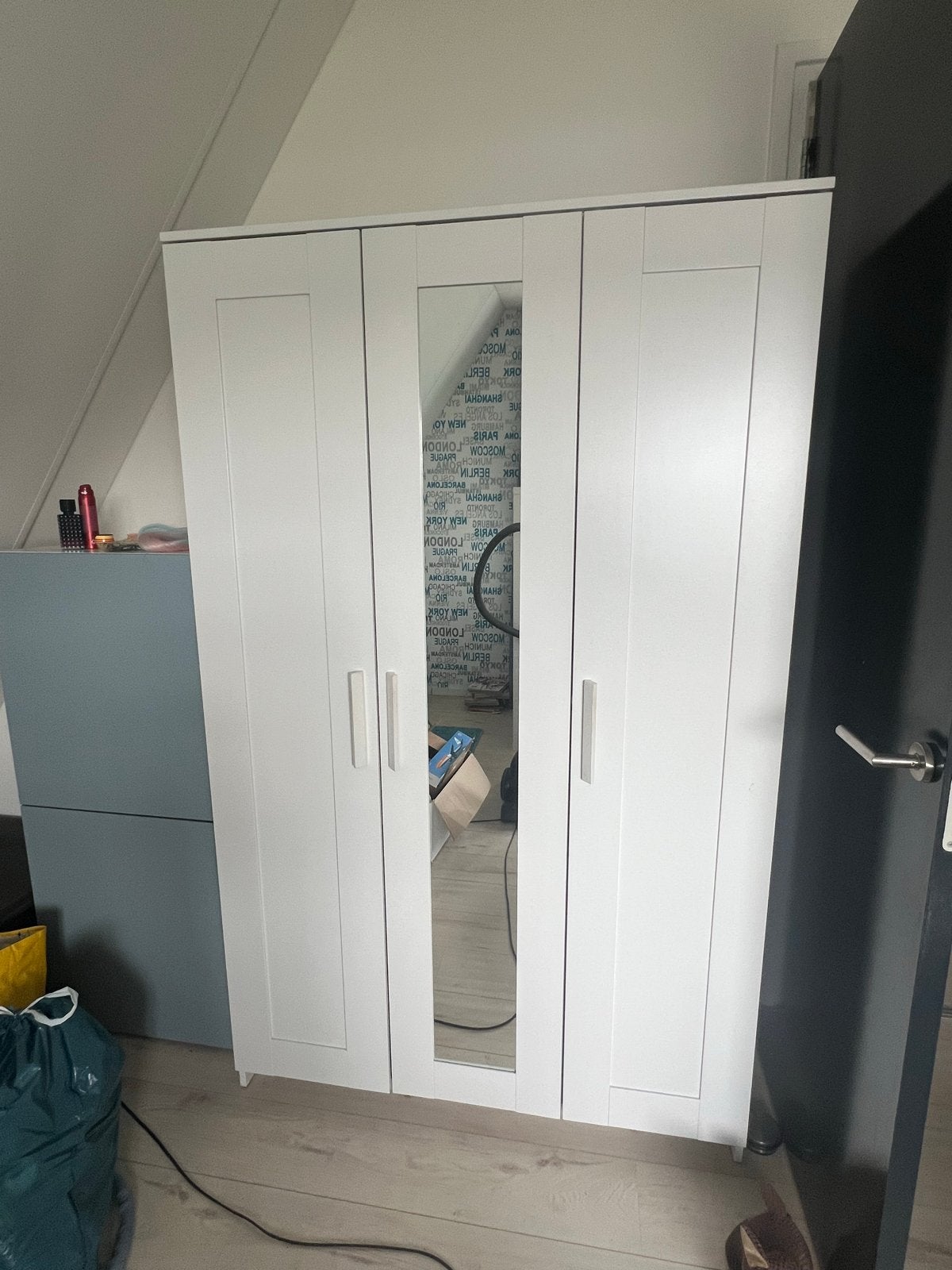 Witte kledingkast met spiegel en planken, Gebruikt, 100 tot 150 cm, Ophalen of Verzenden, 150 tot 200 cm
