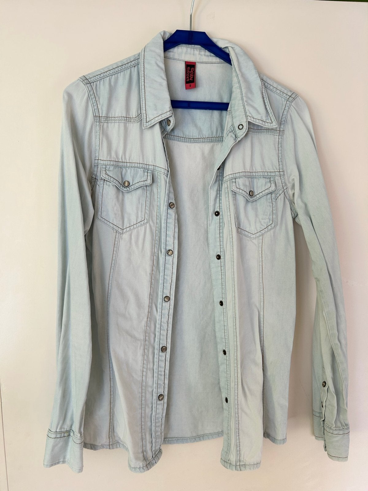 Lichtblauwe spijkerblouse van Seven Sisters maar S, Ophalen of Verzenden, Zo goed als nieuw, Maat 36 (S), Blauw