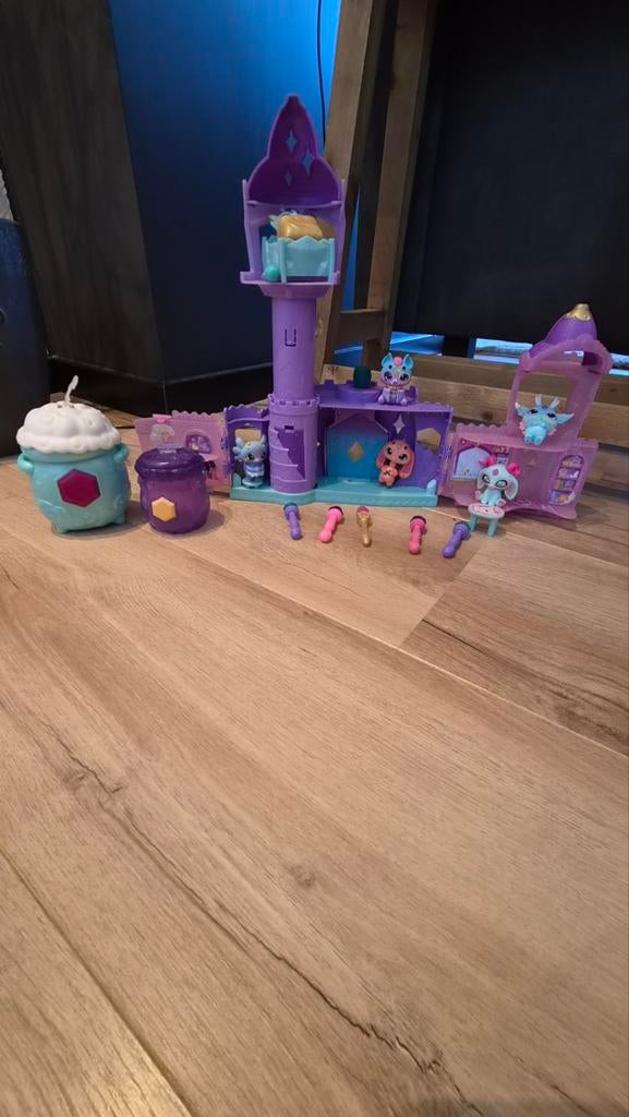 Magic mixies Kasteel met Poppetjes en Accessoires, Kinderen en Baby's, Speelgoed | Overig, Gebruikt, Meisje, Ophalen of Verzenden