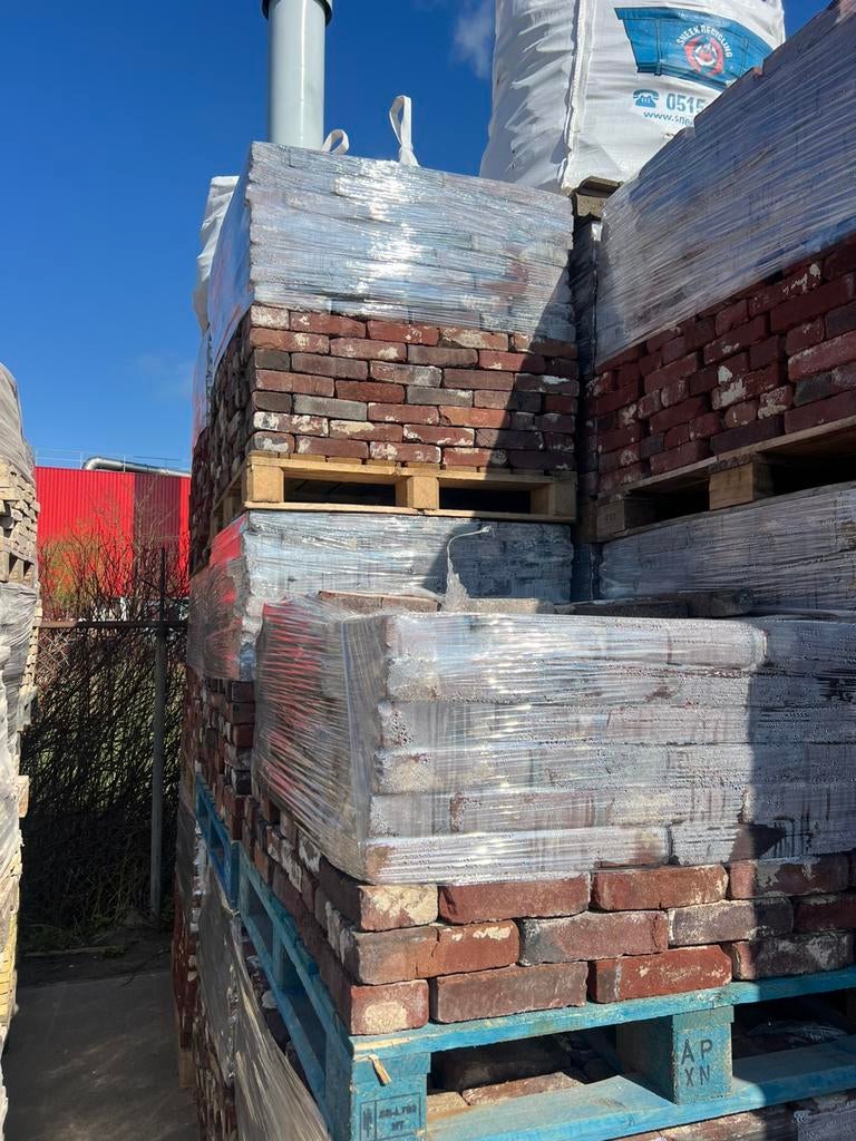 Oude donker rode / paarse vormbak stenen 21.5 x 5.5 60M2, Ophalen, Gebruikt, Bakstenen