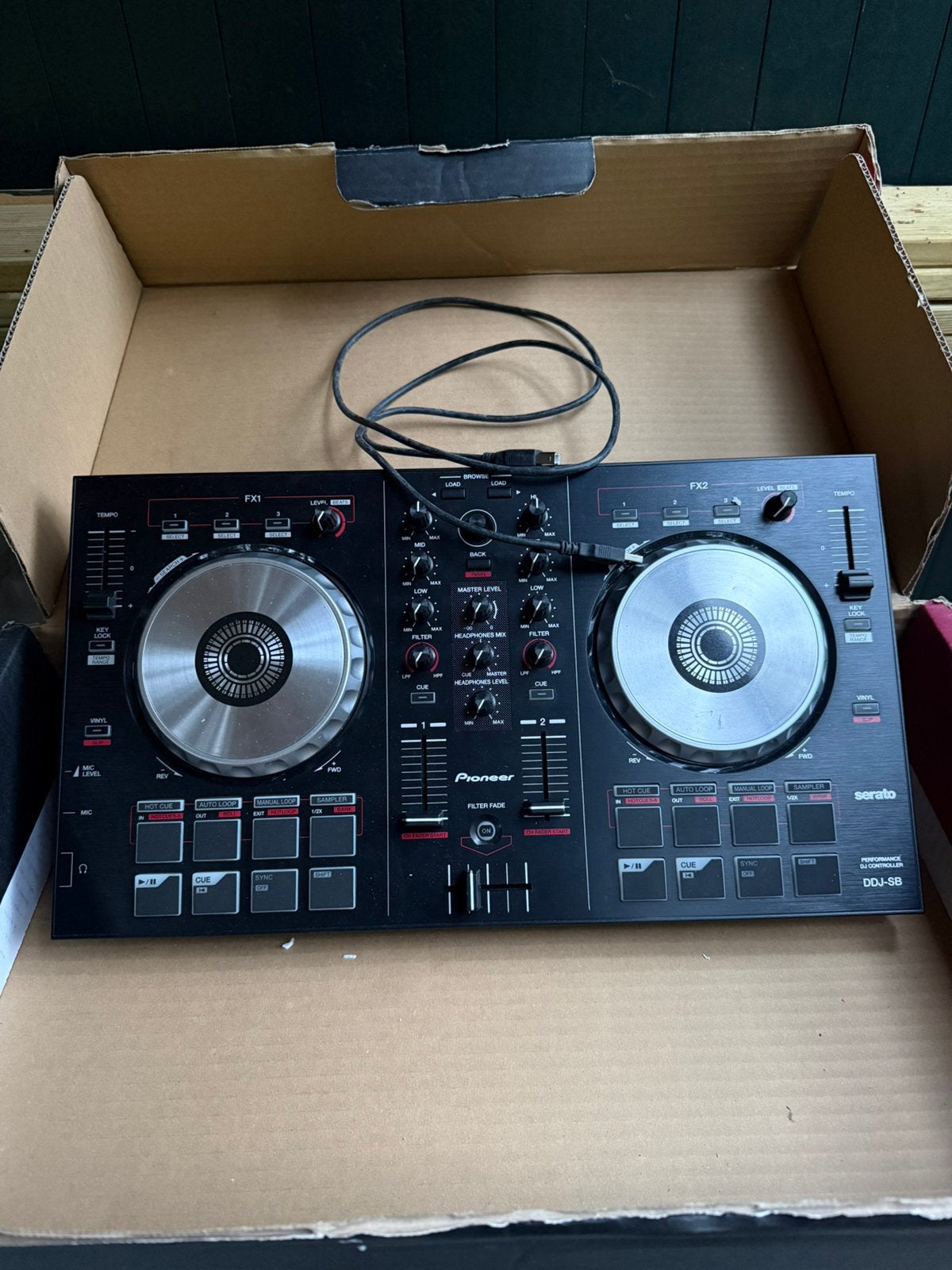 Foto 3 van Te koop, Pioneer DJ-Serato intro DDJ-SB.
