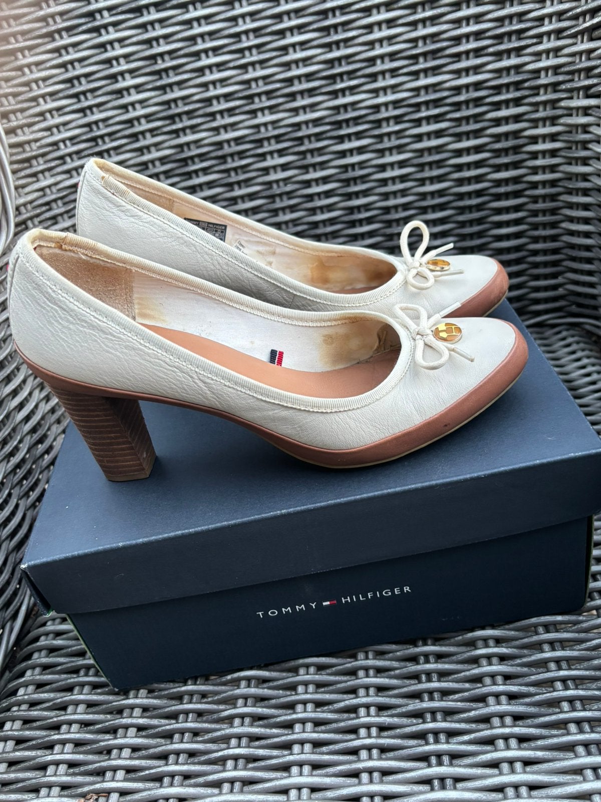 Tommy Hilfiger pumps, Kleding | Dames, Pumps, Beige, Ophalen of Verzenden, Gedragen