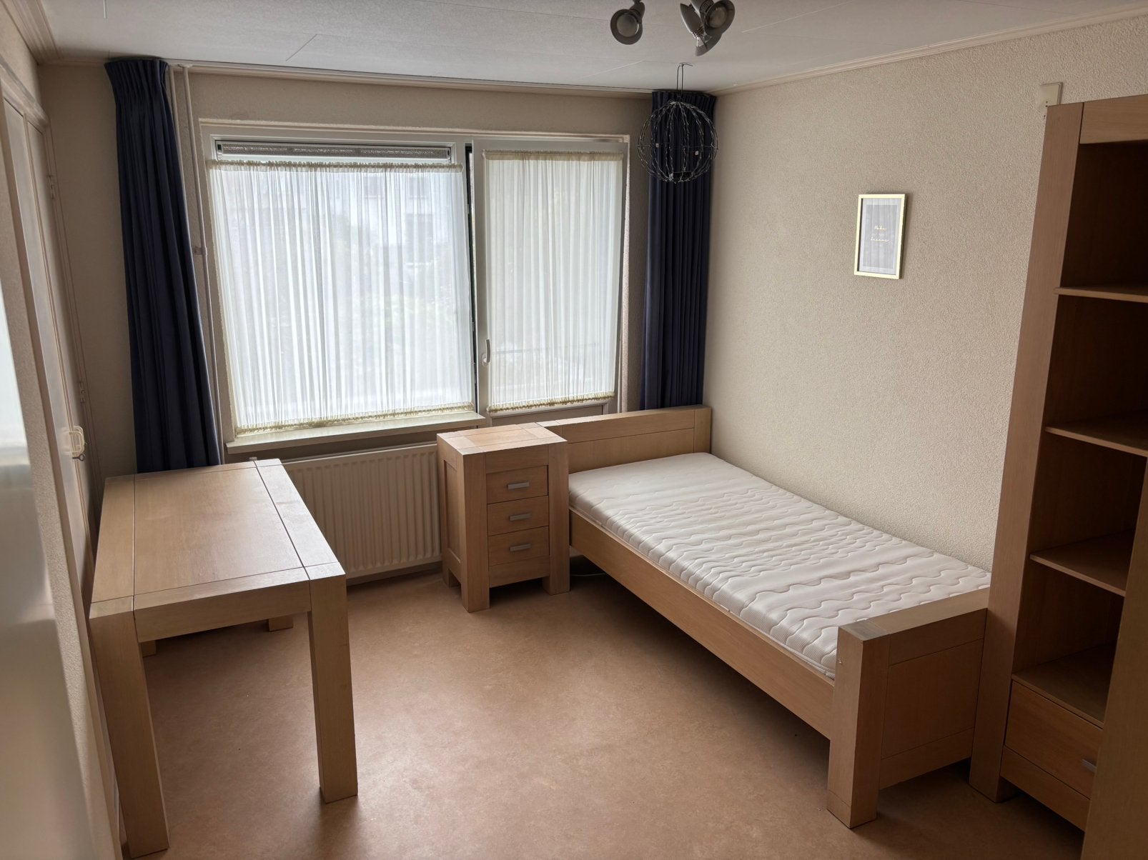 Complete slaapkamer/ meisje / jongen / bed / kast en stoel, Ophalen, Zo goed als nieuw, Eenpersoons, Hout