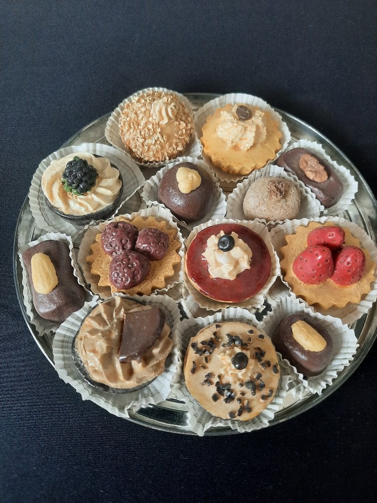 13 Decoratieve Chocolade Petit Fours, Ophalen of Verzenden