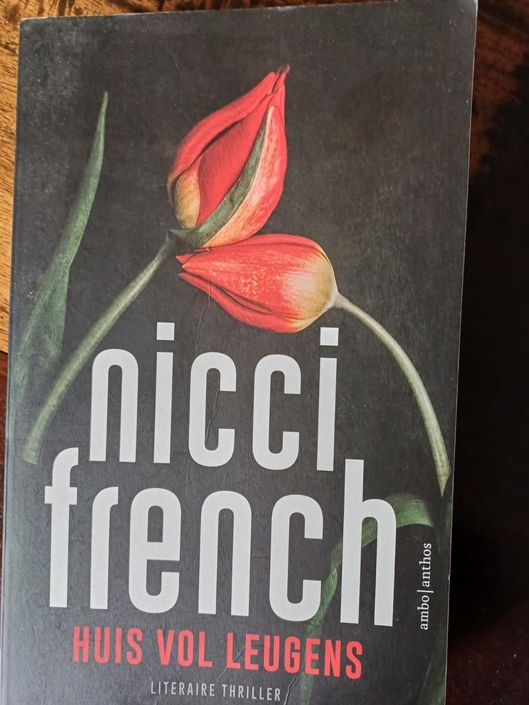 Nicci French - Huis vol leugens, Ophalen of Verzenden, Zo goed als nieuw, Nicci French