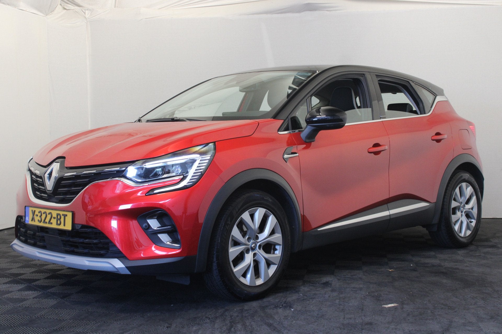 Renault Captur 1.6 E-Tech Plug-in Hybrid 160 Intens |Trekhaa, 77 km/l, Gebruikt, 4 cilinders, Leder en Stof