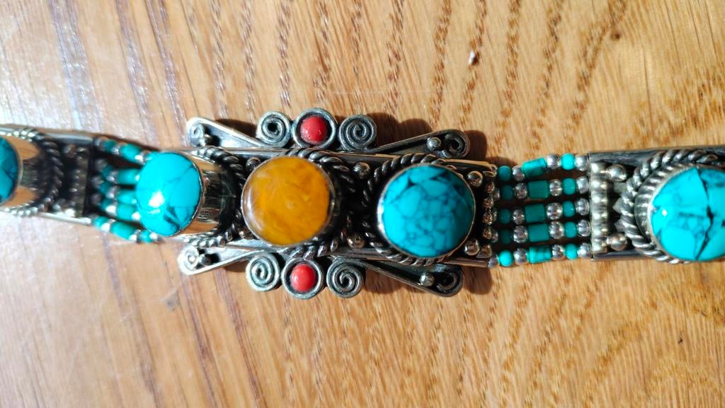 Mooie zilveren Tibetaanse armband met edelstenen., Sieraden, Tassen en Uiterlijk, Broches, Ophalen of Verzenden, Zo goed als nieuw