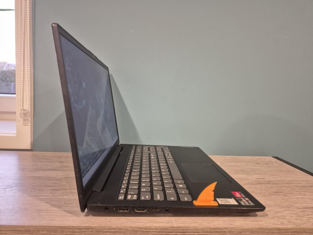 Lenovo V15 G2 | R3 5300U, 8GB DDR4, 256GB NVME, VEGA6 | 15,6, Niet ingevuld, Gebruikt, Met videokaart, 8 GB