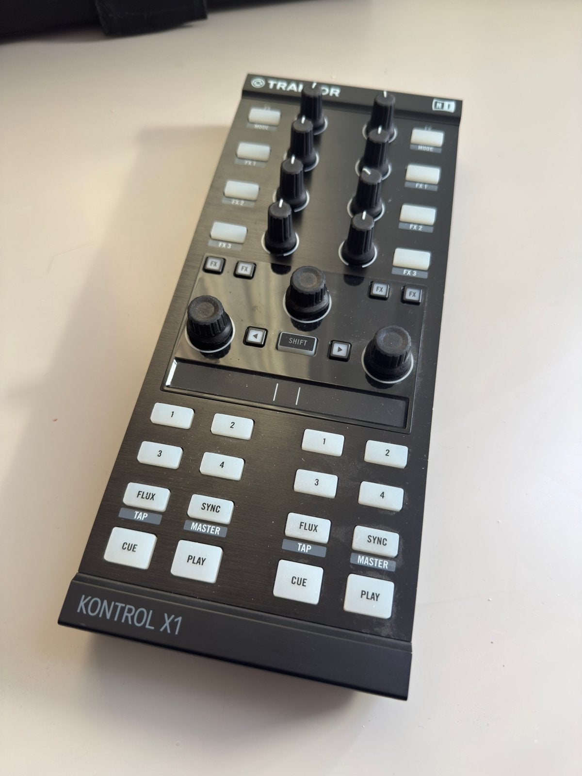 Native Instruments Traktor Kontrol X1 DJ Controller, Muziek en Instrumenten, Midi-apparatuur, Ophalen of Verzenden, Gebruikt