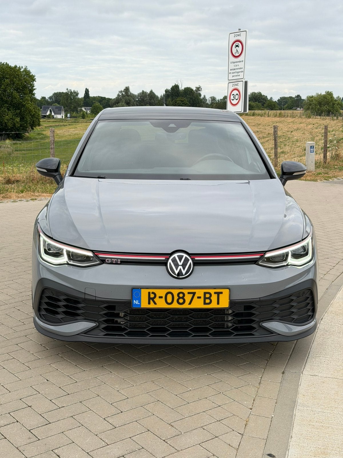 Volkswagen Golf 2.0 TSI GTI CLUBSPORT 45 JAHRE BOMVOL, 4 cilinders, 1984 cc, 14 km/l, Bedrijf