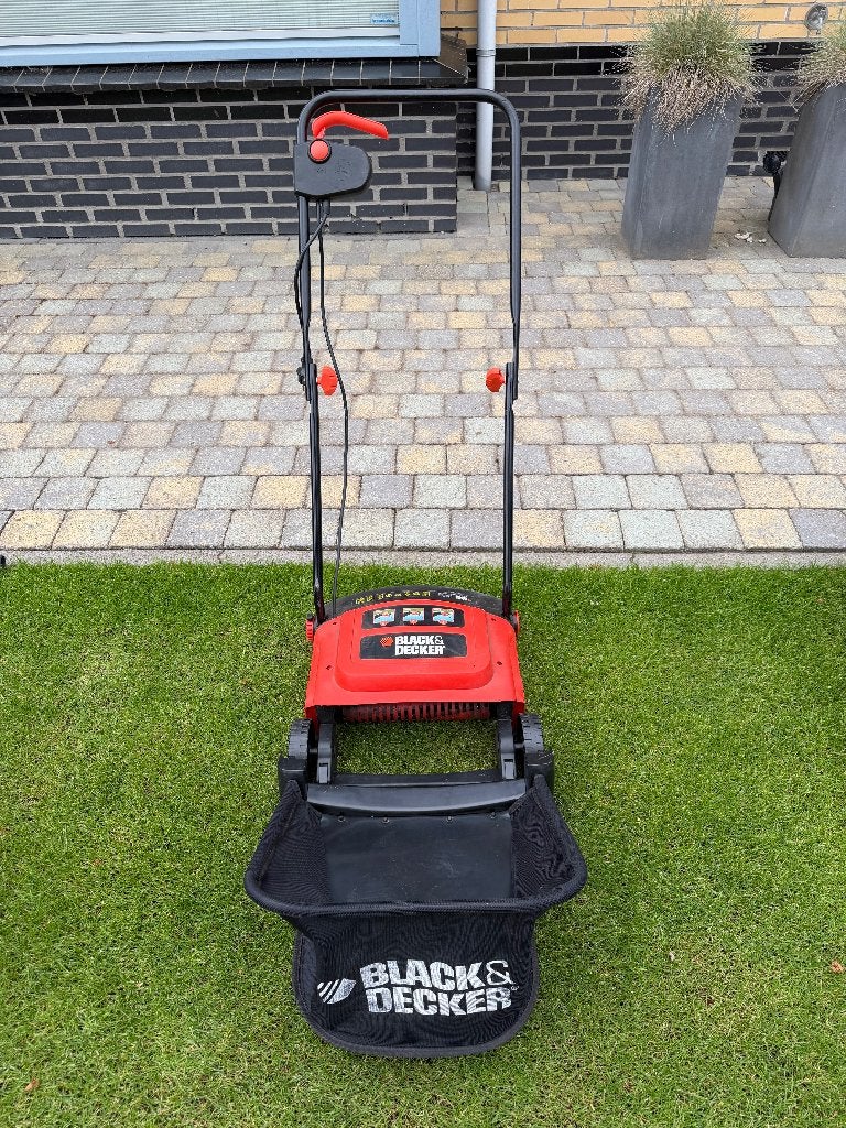 Verticuteermachine, Ophalen, Zo goed als nieuw, Elektrisch, Black & Decker