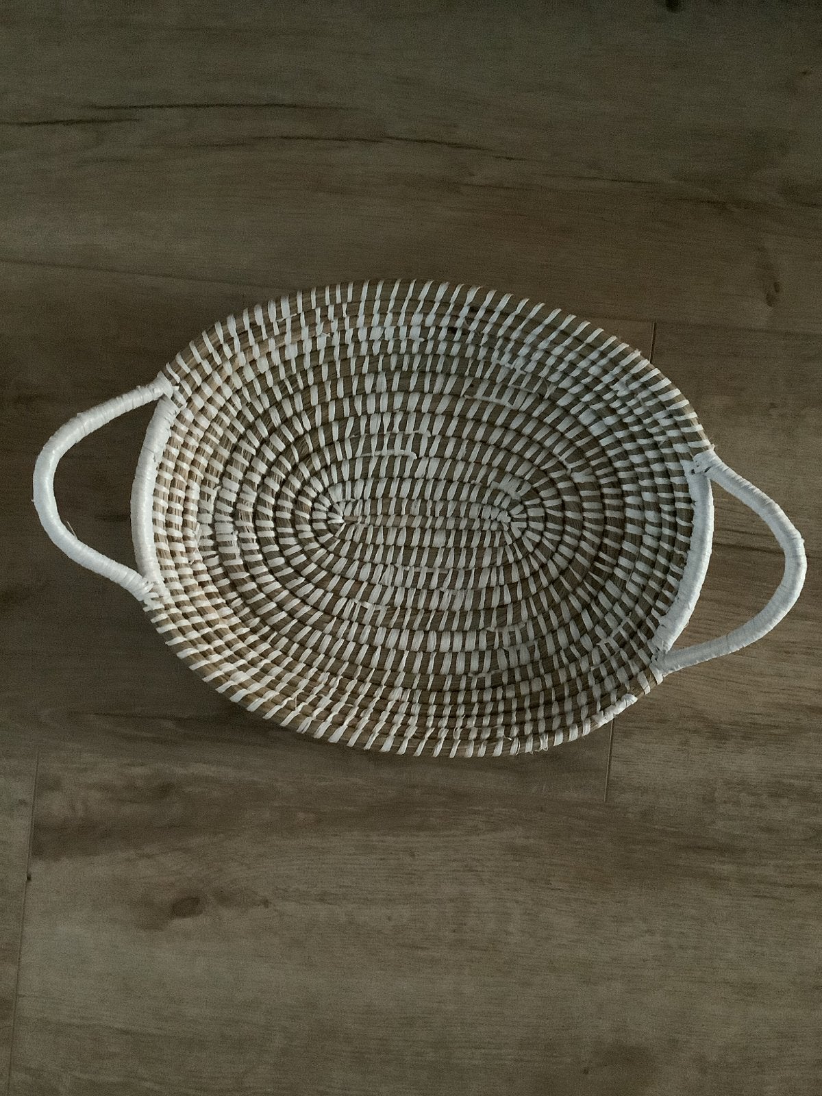 Decoratief rieten dienblad met handvatten, Huis en Inrichting, Ophalen of Verzenden, Zo goed als nieuw, Handgemaakt, Riet