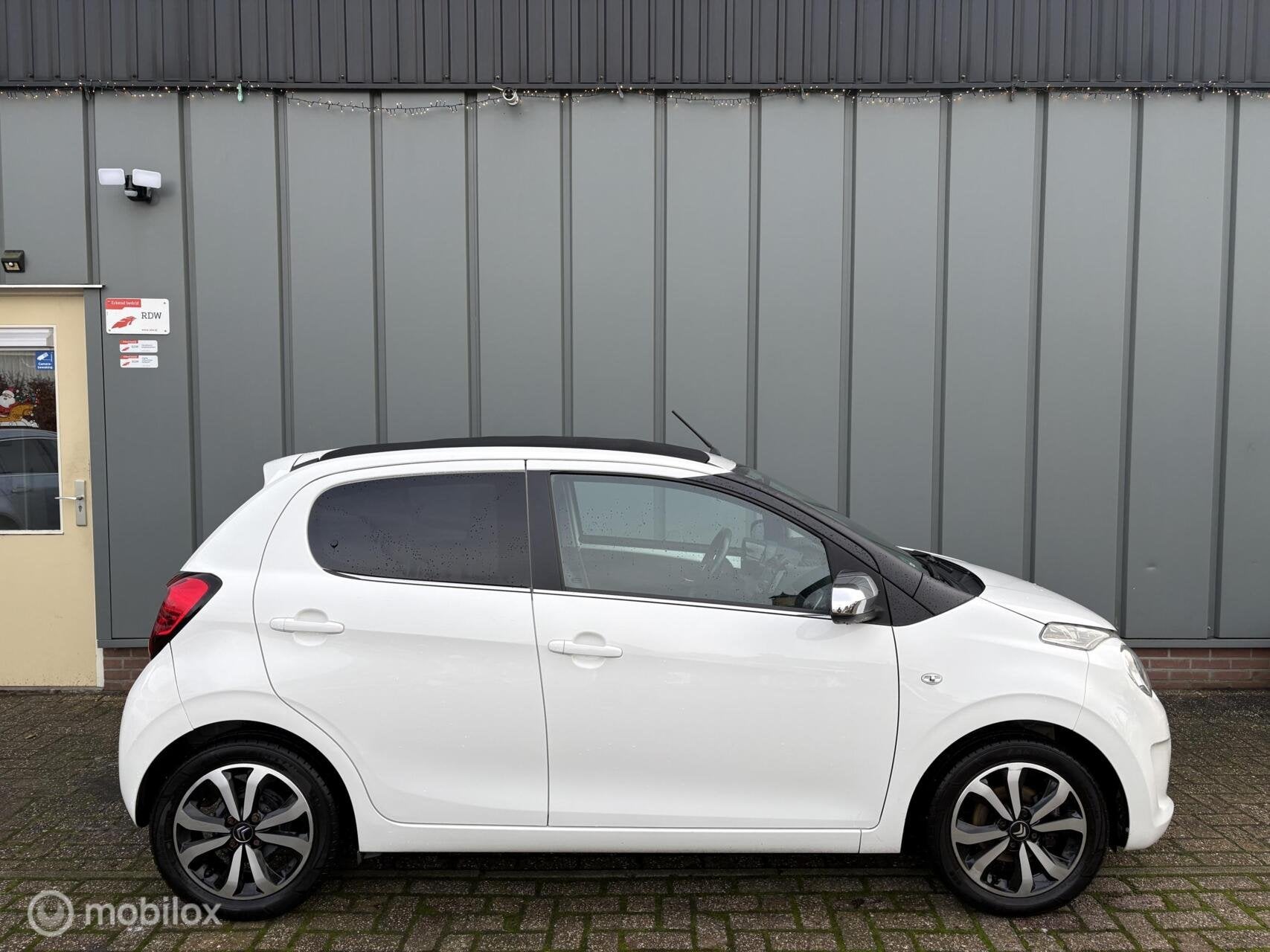 Citroen C1 1.2 PureTech Shine Apk - Leer -Stoelverw - Cruise, Voorwielaandrijving, Euro 5, Gebruikt, Zwart
