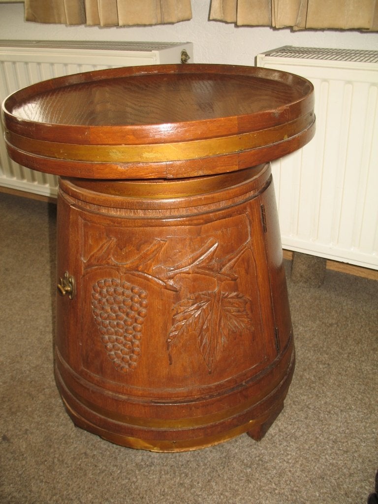 Antiek Houten Wijnvat bijzettafel met Druivenmotief, Ophalen