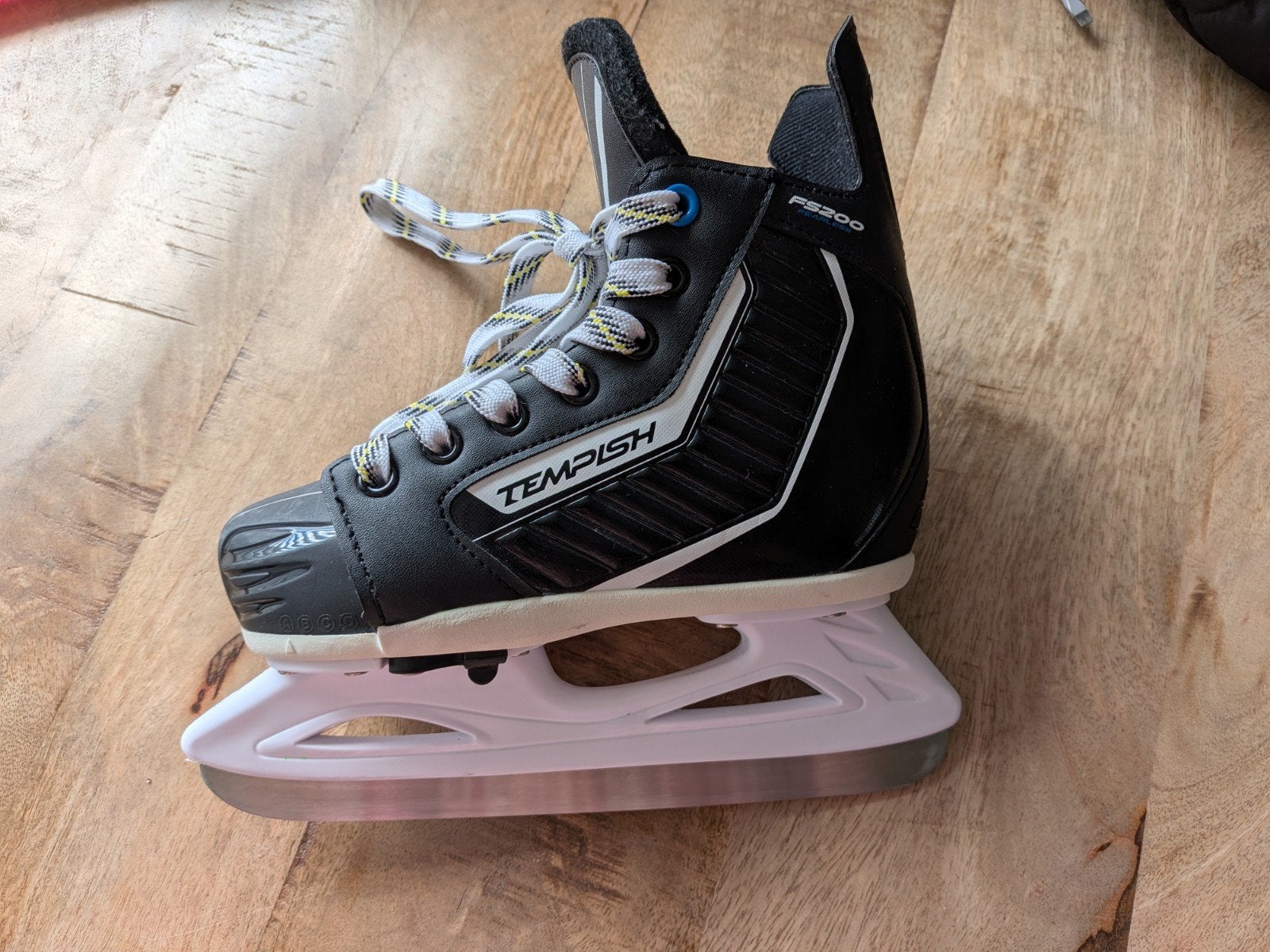 Verstelbare ijshockey schaatsen Tempish FS200 (32-35), Ophalen of Verzenden, Zo goed als nieuw, IJshockeyschaatsen, Overige merken