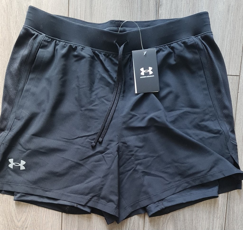 Nieuw in de verpakking Under Armour sport broek, Kleding | Heren, Maat 52/54 (L), Zwart, Under Armour, Nieuw