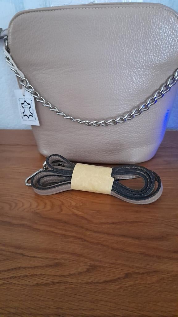 Nieuwe met kaartje echt leren schoudertasje Duifhuizen, Sieraden, Tassen en Uiterlijk, Kettingen, Ophalen of Verzenden, Nieuw