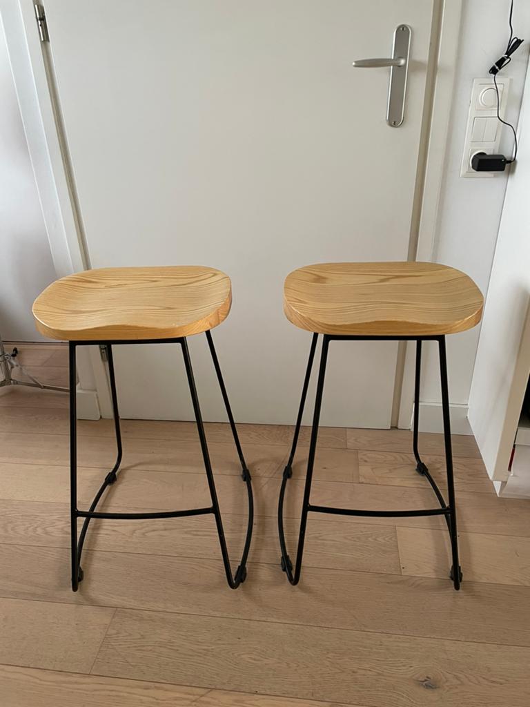 Set van twee identieke barkrukken van Sklum, Huis en Inrichting, Barkrukken, Ophalen, Gebruikt, 60 tot 90 cm, Hout