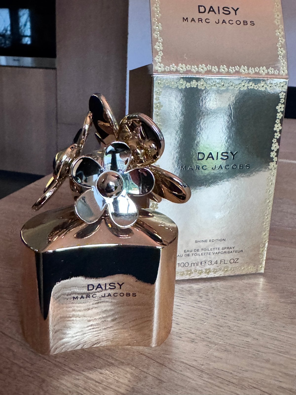 Marc Jacobs Daisy Shine Edition Gold – 100ml Limited Edit, Ophalen of Verzenden, Nieuw